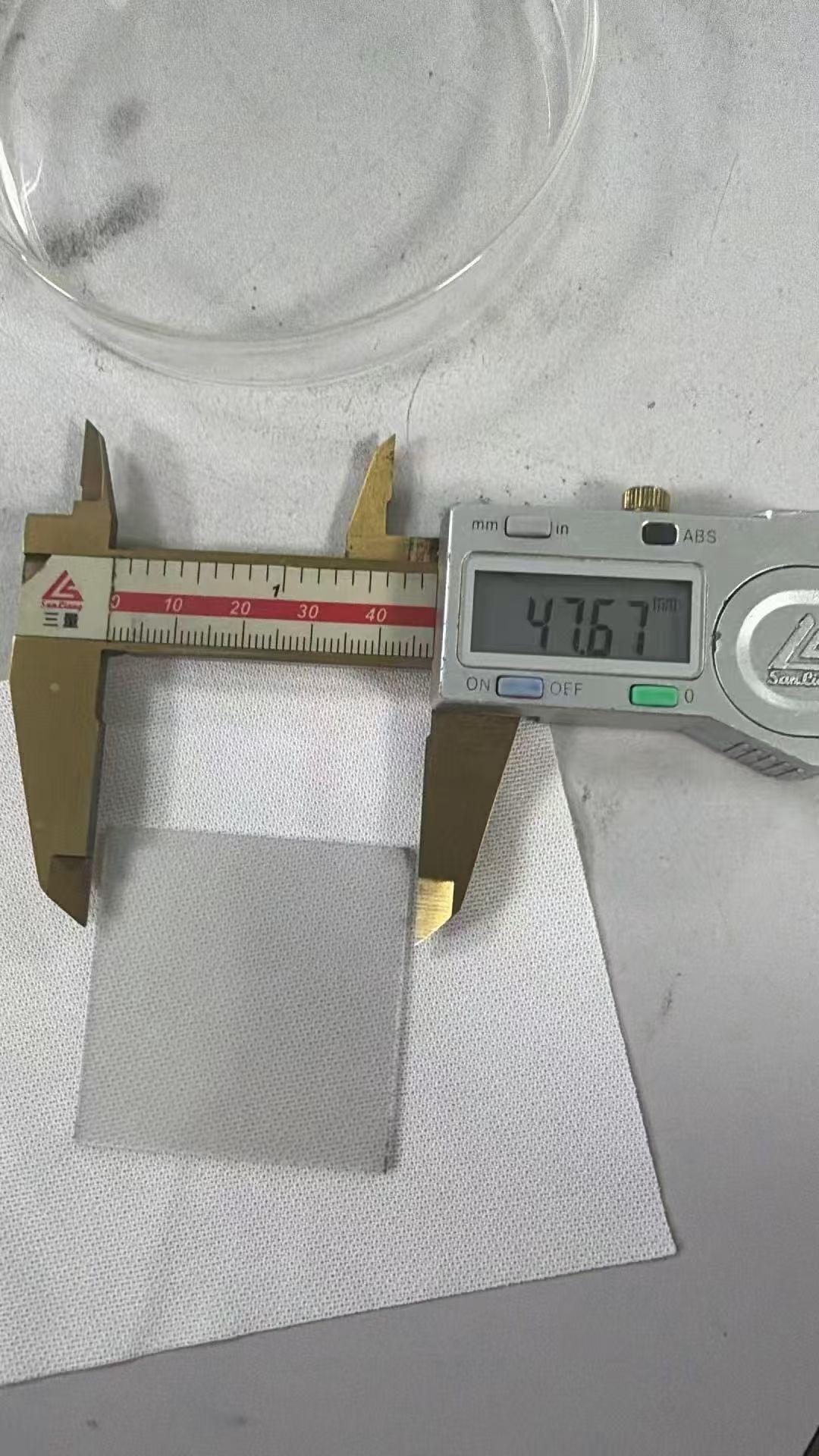 47.67mm 金刚石片卡尺测量